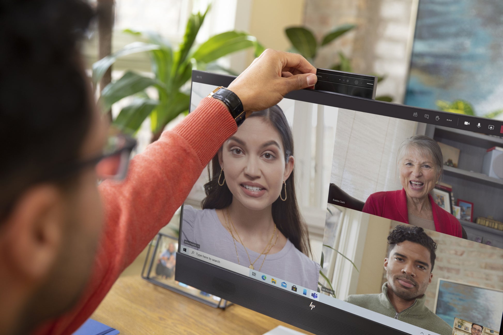 HP E24mv G4 Conferencing Monitor - E-Series - monitor LED - 23.8\" - 1920 x 1080 Full HD (1080p) @ 60 Hz - IPS - 250 cd/m² - 1000:1 - 5 ms - HDMI VGA DisplayPort - altavoces - plata cabezal negro Guatemala