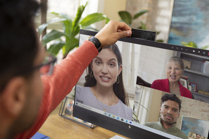 HP E24mv G4 Conferencing Monitor - E-Series - monitor LED - 23.8\" - 1920 x 1080 Full HD (1080p) @ 60 Hz - IPS - 250 cd/m² - 1000:1 - 5 ms - HDMI VGA DisplayPort - altavoces - plata cabezal negro Guatemala