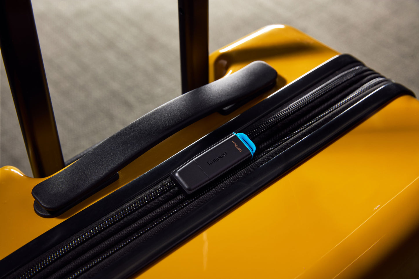 Kingston - USB flash drive - USB 3.2 Gen 1 - DataTraveler Black/Blue Guatemala