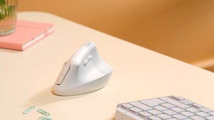 Logitech Lift Vertical Ergonomic Mouse - Ratón vertical - ergonómico - 6 botones - inalámbrico - 2.4 GHz Bluetooth - receptor de USB Logitech Logi Bolt - blanco hueso Guatemala