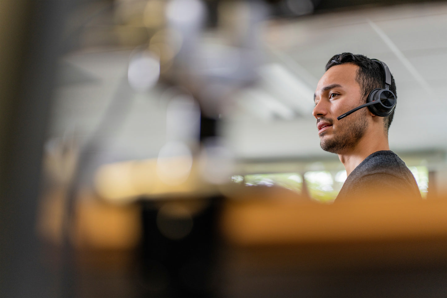 Poly Voyager 4320-M - Auricular - en oreja - Bluetooth - inalámbrico cableado - USB-A a través de adaptador Bluetooth - negro - Certificado para Equipos de Microsoft Certificado por Zoom Guatemala